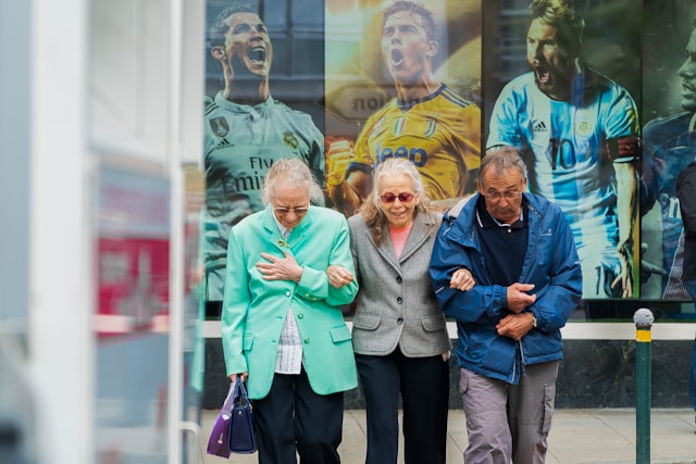 Wearable smart devices as a means of facilitating more physical activity in obese older adults